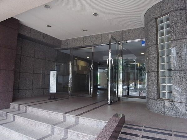 【ライオンズヒルズ妙蓮寺】エントランス