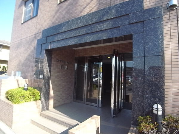 【ロイヤルシャトー日吉】エントランス