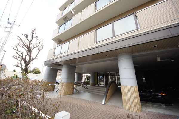 【ヴィルヌーブ東戸塚】エントランス