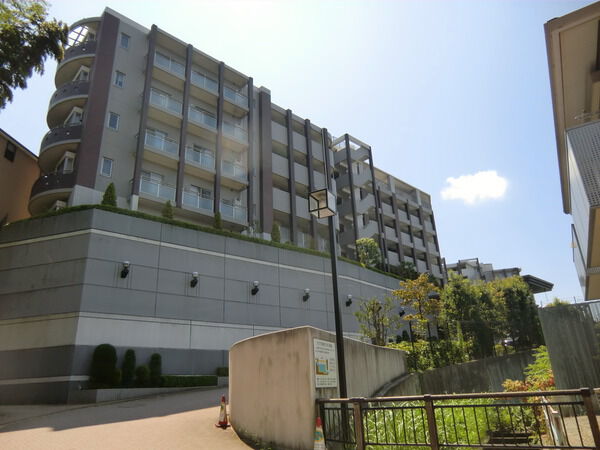 【サンクタス横濱二俣川ブライトスクエア】建物外観