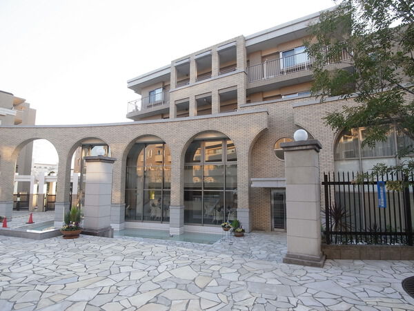 【ドレッセ美しの森フロラージュ】外観