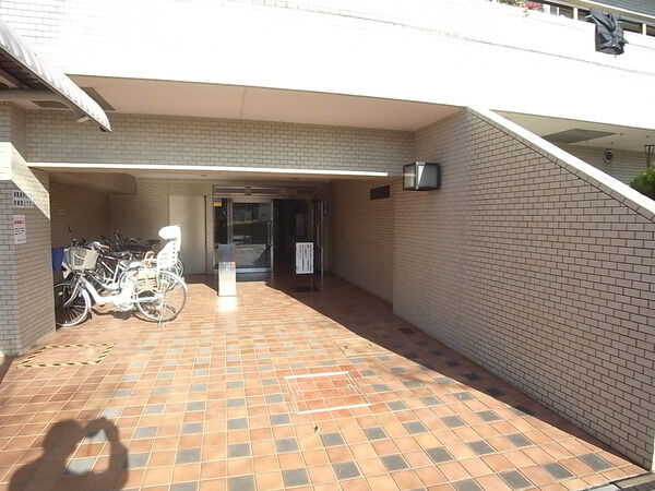 【コスモ青葉台ホワイトコート】エントランス 【コスモ青葉台ホワイトコート】エントランス