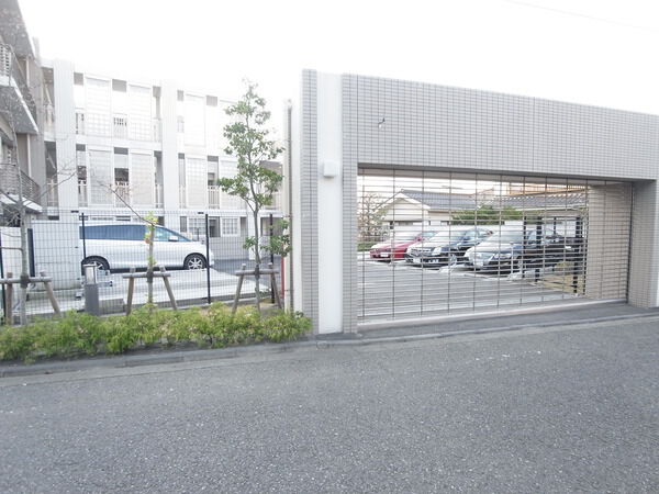 【ドレッセたまプラーザマシェリ】敷地内駐車場