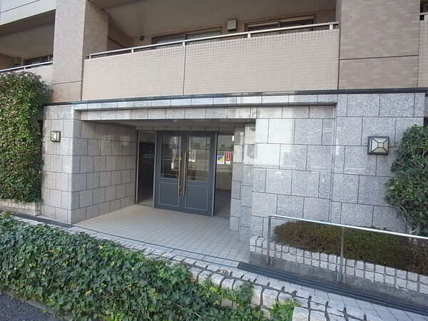 【オーベル青葉台つつじが丘】エントランス