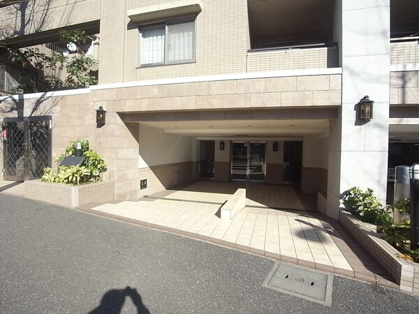 【ガーデンテラス藤が丘】エントランス