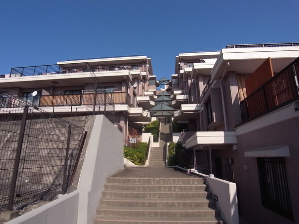 ライフヒルズ北山田