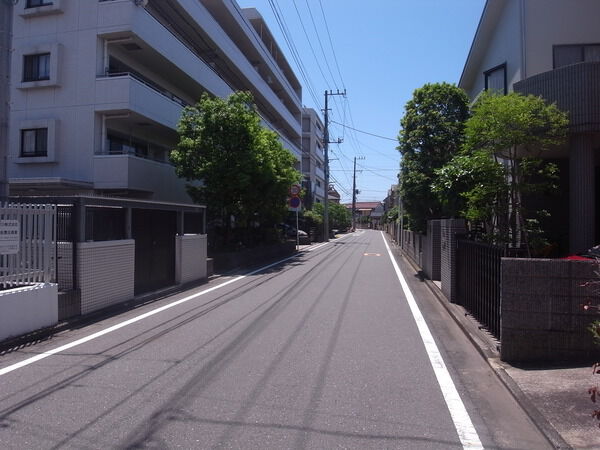 【アリュール新川崎弐番館】マンション前面道路 【アリュール新川崎弐番館】マンション前面道路