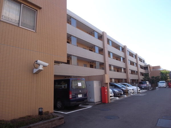 【クレストフォルム新川崎サウスステージ】駐車場