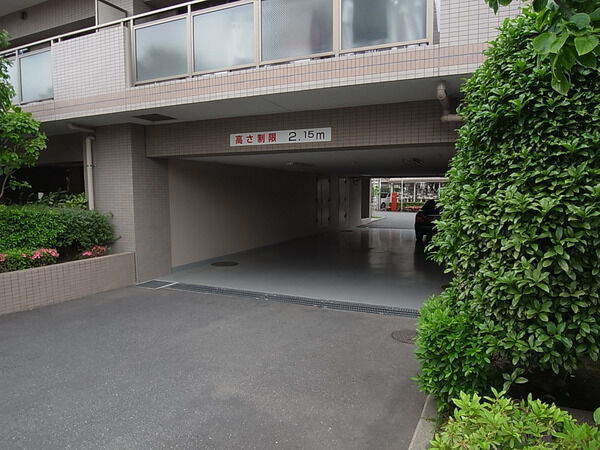 【ヒルズ武蔵小杉】駐車場入り口