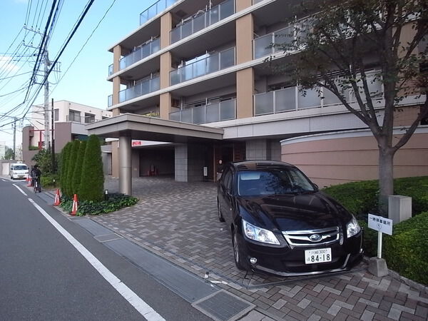 【メロディーハイム高津ラフレ】車寄せ 【メロディーハイム高津ラフレ】車寄せ