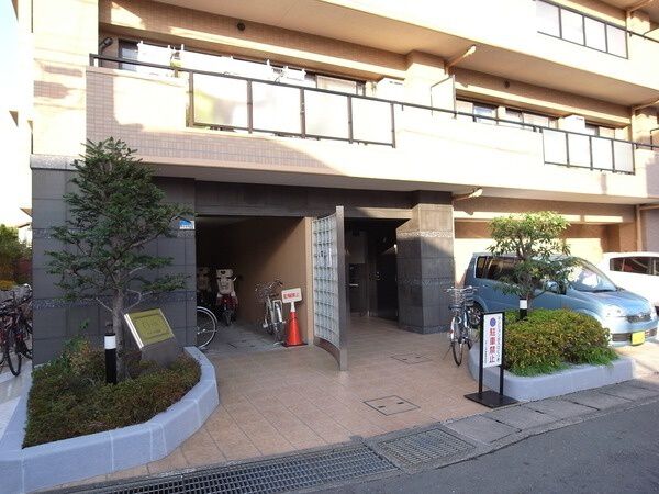 【セザール中野島】エントランス