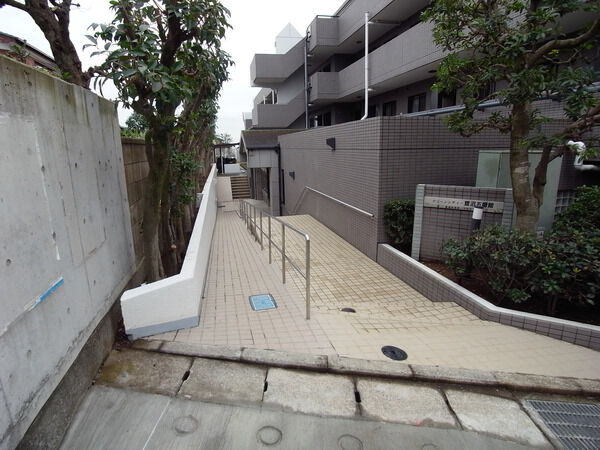 【グリーンシティー鷺沼5番館】エントランスアプローチ 【グリーンシティー鷺沼5番館】エントランスアプローチ