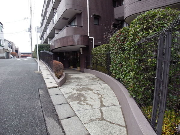 【シーアイマンション鷺沼】エントランスアプローチ 【シーアイマンション鷺沼】エントランスアプローチ