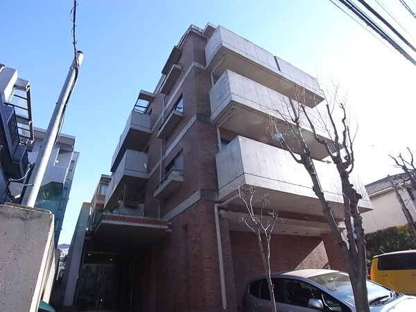【ラフィネ鷺沼コート】マンション外観