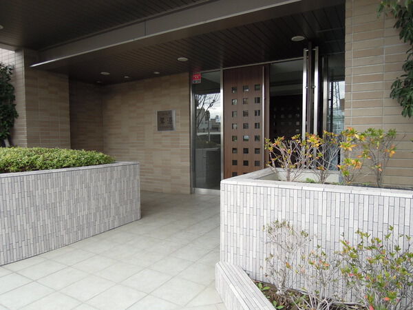 【イトーピア鷺沼イルスタジオーネ】エントランス１