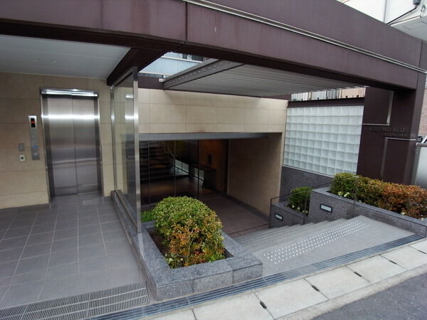 【グランブルー鷺沼】エントランス