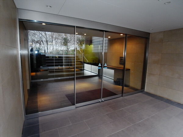 【グランブルー鷺沼】エントランス