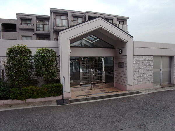 【サンヴェール宮前平】エントランス外観