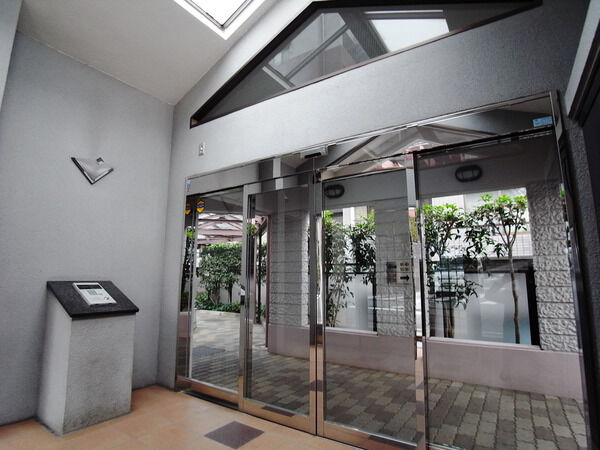 【サンヴェール宮前平】エントランス内