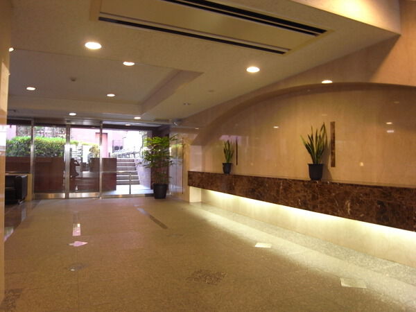 【ヒルハイツ宮前平イースト】エントランス