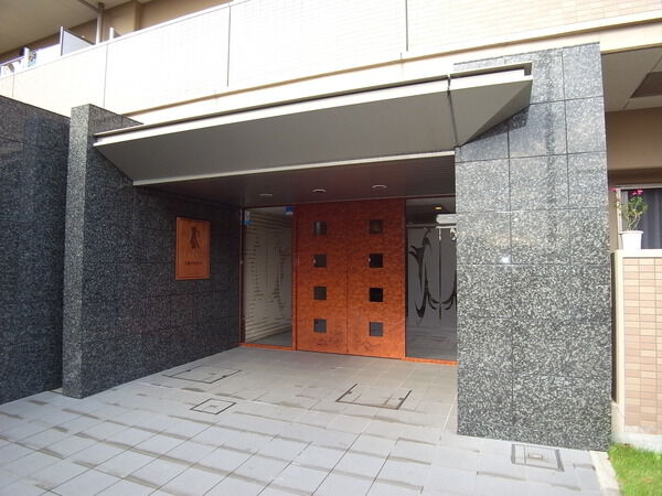 【レクシオ宮前平ヒルズ】エントランス