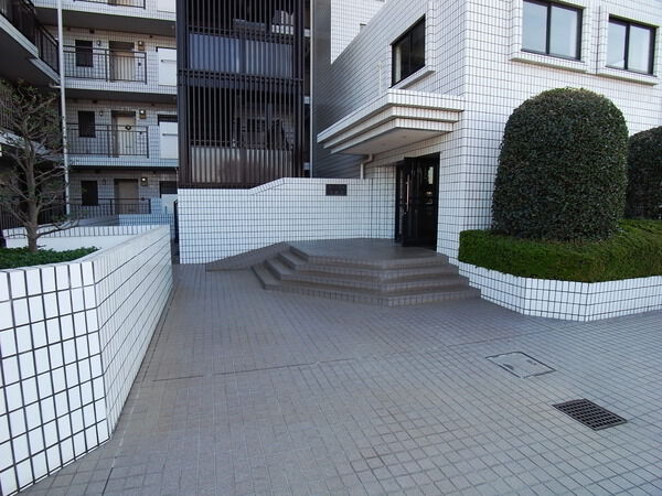 【ファミネス宮崎台】エントランス