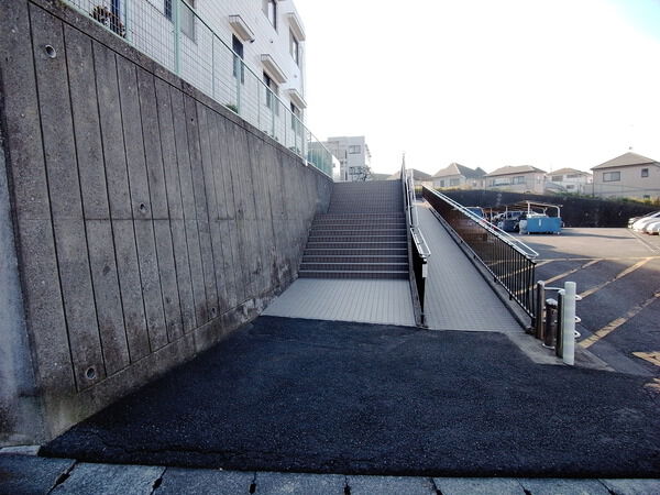 【ファミネス宮崎台】エントランス付近