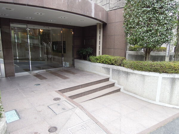 【イトーピア宮前平デュアルコート】エントランス１