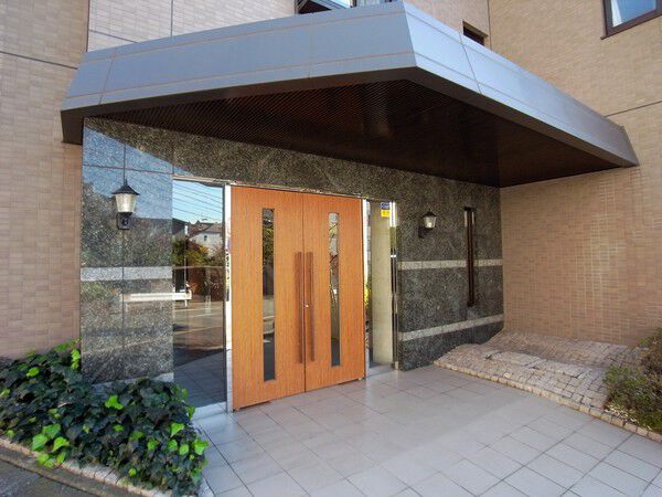 【ロイヤルメイツ宮前平】エントランス