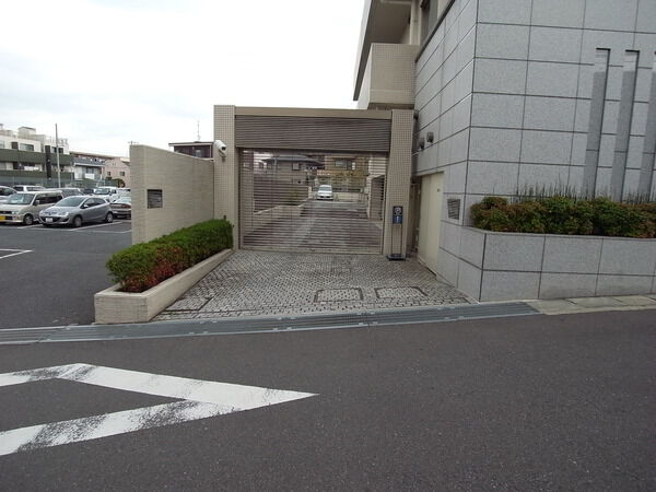 【フォルム宮前平二丁目ヒルズ】車路