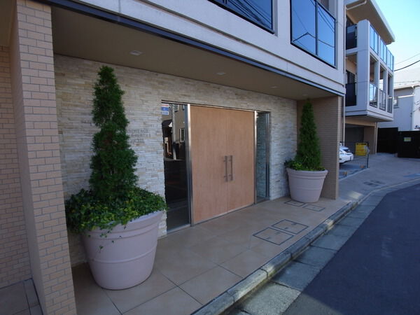 【ランドステージたまプラーザ】マンションエントランス付近