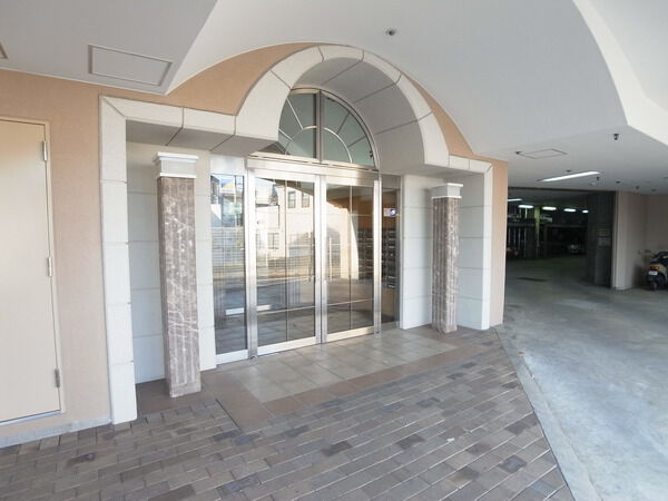 【ナイスステージたまプラーザ】エントランス付近