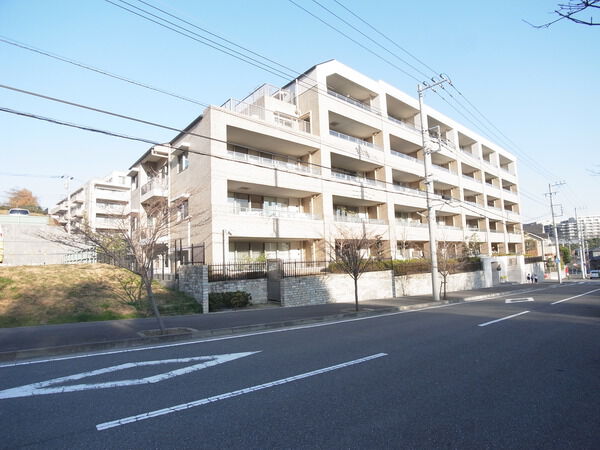 【パークハウス美しの森】外観