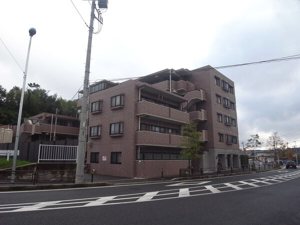 ライオンズマンション新百合ヶ丘南 2枚目 ライオンズマンション新百合ヶ丘南