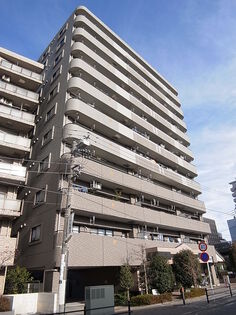 全室南向き、日差しを受ける外観！