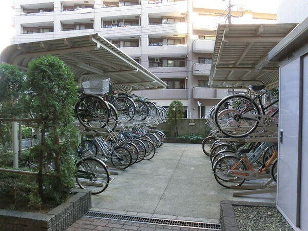 【クリオ淵野辺六番館】駐輪場