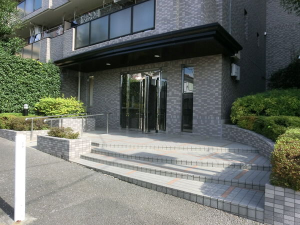 【エクセラージュ相模原】エントランス
