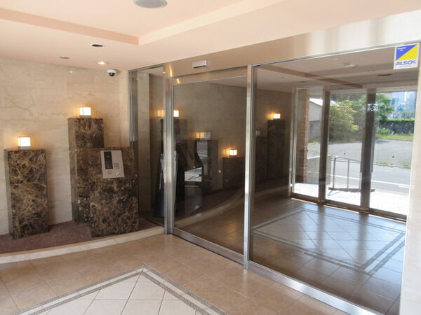 【ライフレビュー湘南平塚】エントランス 【ライフレビュー湘南平塚】エントランス