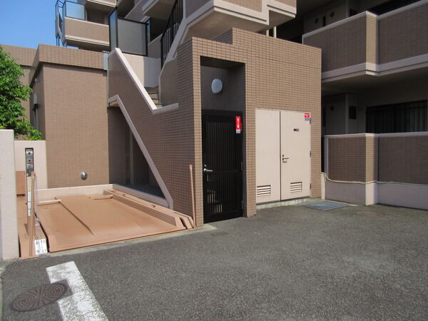 クレストコート平塚八重咲