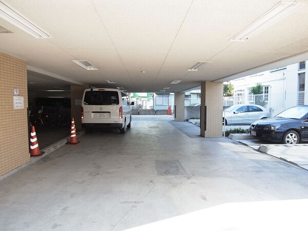 【藤和鎌倉玉縄ホームズ】駐車場