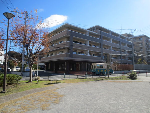 【ライオンズガーデンテラス鎌倉山崎】現地外観 【ライオンズガーデンテラス鎌倉山崎】現地外観