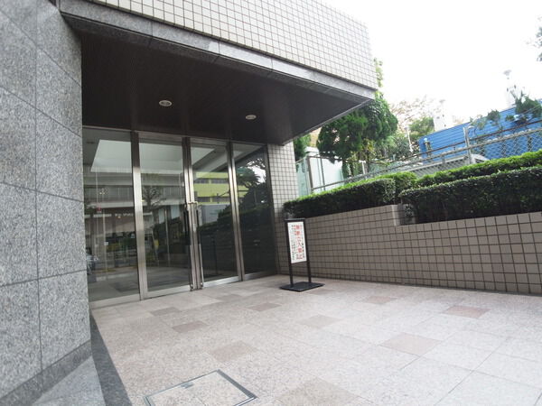 【サーパス茅ヶ崎第2】エントランスの様子 【サーパス茅ヶ崎第2】エントランスの様子