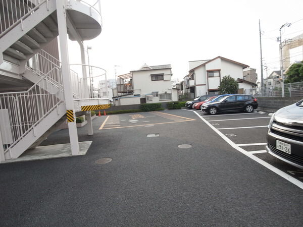 【パークリッジ湘南茅ヶ崎】敷地内駐車場 【パークリッジ湘南茅ヶ崎】敷地内駐車場