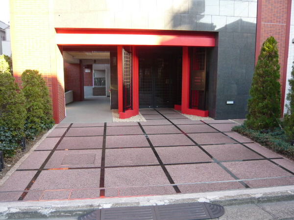 【ネオスアクシア大和駅前】エントランス