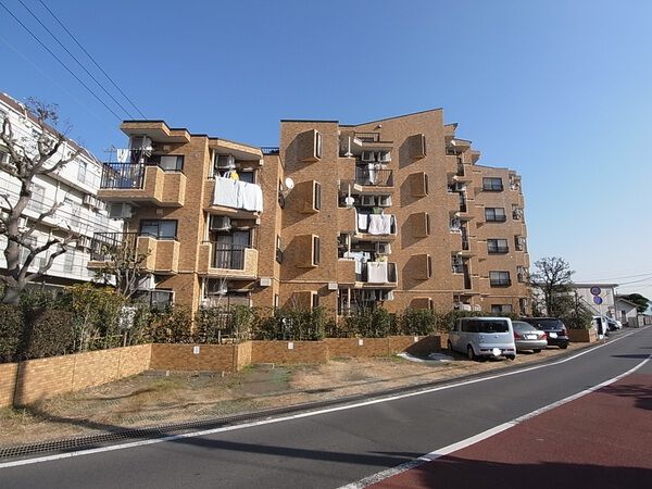 【ライオンズマンション大和第５】外観
