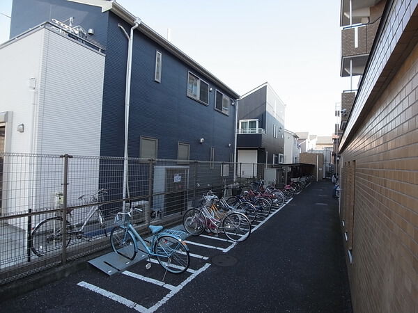 【朝日プラザ大和プティックス】駐輪場