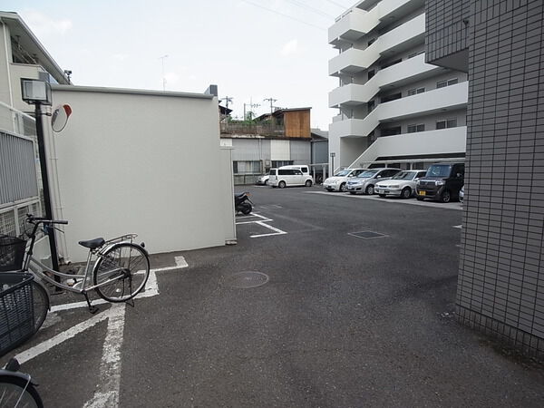 【グランドメゾン大和】駐車場