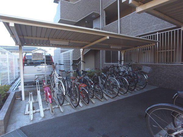 【パテラ大和ル・シャトー】駐輪場