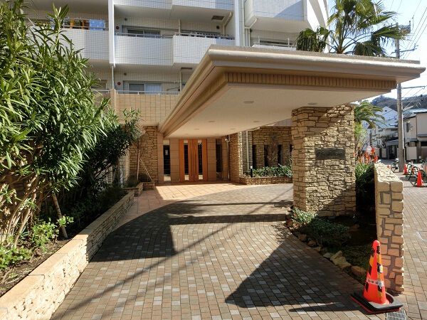 【ファミール葉山シーガレリア】エントランス 【ファミール葉山シーガレリア】エントランス