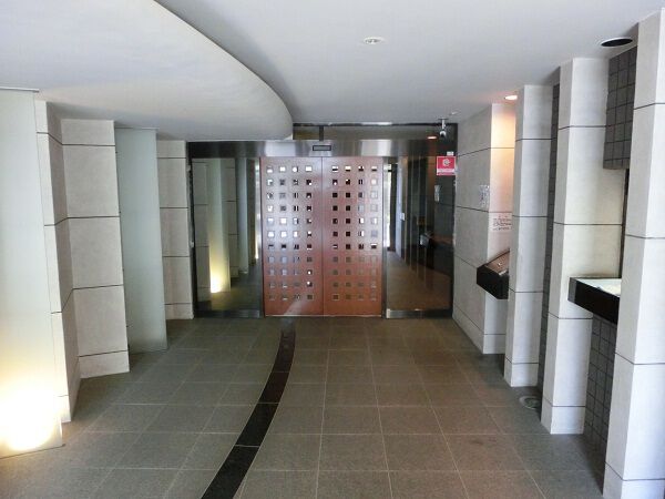 【クオス葉山森戸海岸】エントランス 【クオス葉山森戸海岸】エントランス